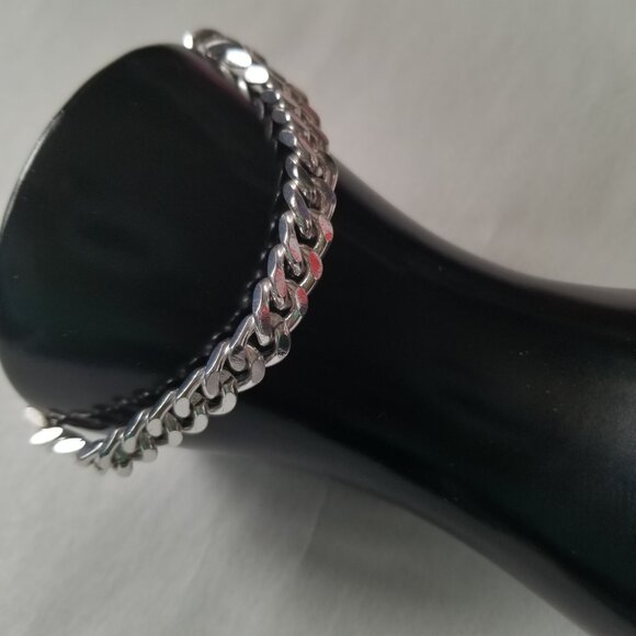 Claire's Silver Thick Chain Link Bracelet - Picture 2 of 5